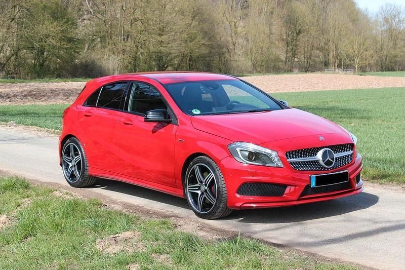 Rot Gebraucht 2013 Mercedes A250 Limousine | 15.900 € (Fairer Preis) - Bild 1/4