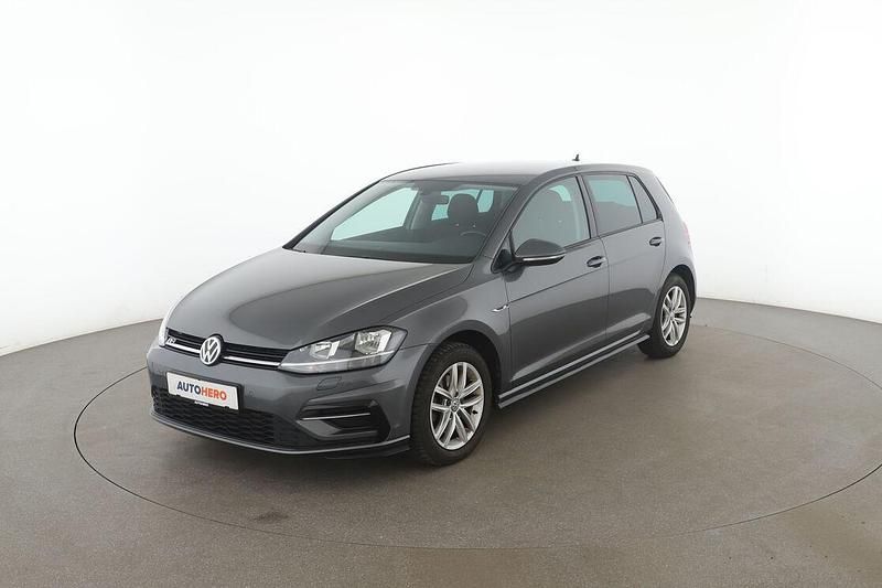 Grau Gebraucht 2017 VW Golf VII Comfortline Limousine | 15.570 € (Fairer Preis) - Bild 1/3