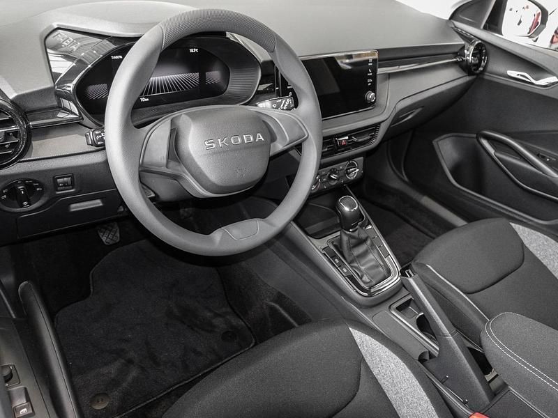 Neu Skoda Fabia Essence 80 PS (58 kW) 2025 Blackmagic perleffekt Kleinwagen