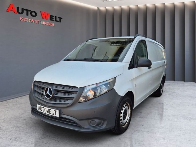 Weiß Gebraucht 2017 Mercedes Vito Van / Kleinbus | 19.990 € (Guter Preis) - Bild 1/4