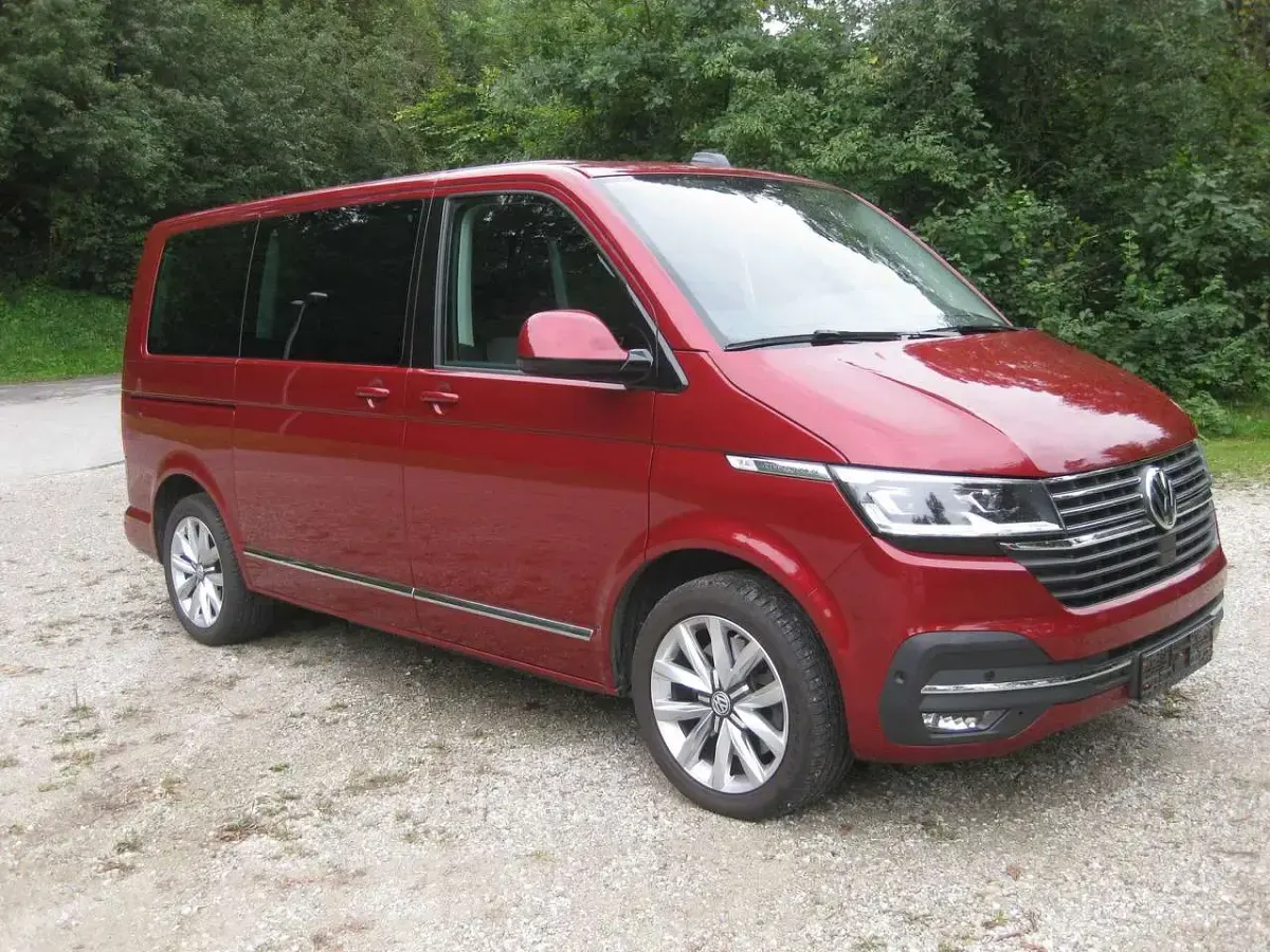 Gebraucht VW Multivan Pro 199 PS (146 kW) 2021 Rot Van / Kleinbus