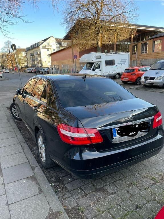 Gebraucht Mercedes E220 Classic 170 PS (125 kW) 2009 Schwarz Limousine