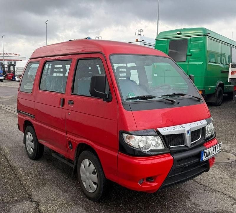 Gebraucht Piaggio Porter 69 PS (50 kW) 2013 Rot Van / Kleinbus