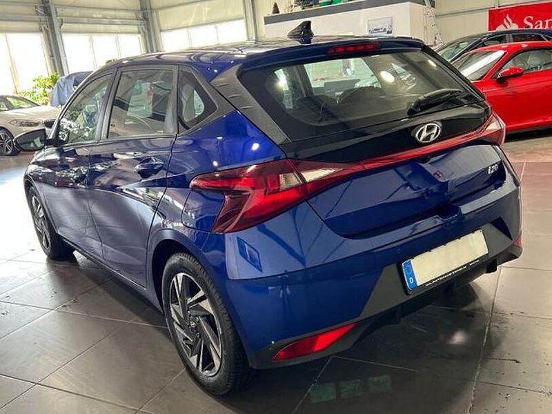 Gebraucht Hyundai i20 101 PS (74 kW) 2021 Intense blue Limousine