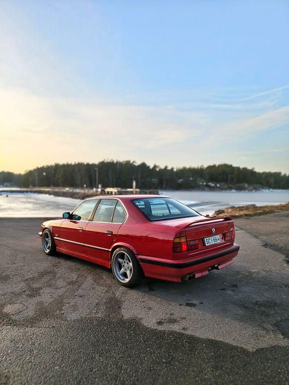 Käytetty BMW 535 Performance 211 HP (155 kW) 1990 Punainen Sedan