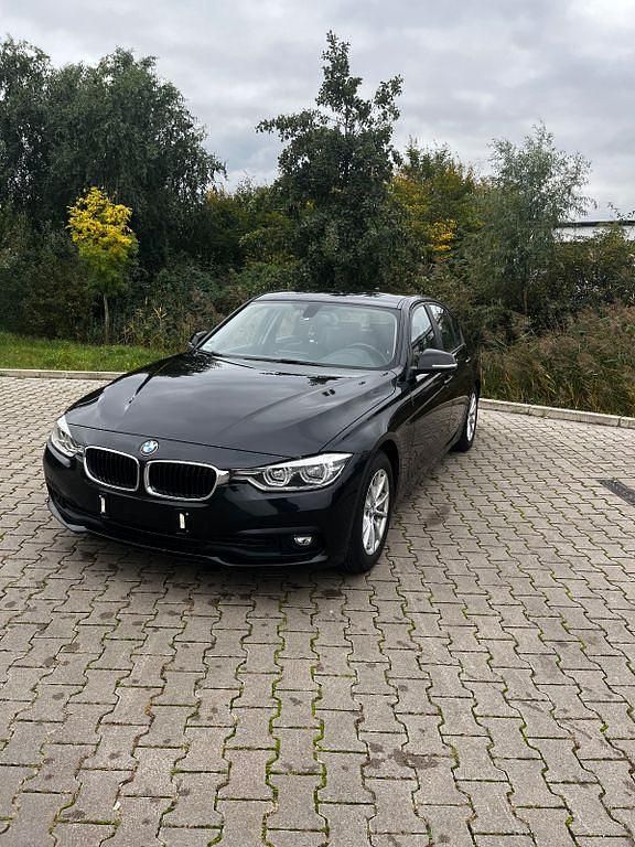 Schwarz Gebraucht 2018 BMW 320 Limousine | 15.900 € (Guter Preis) - Bild 1/4