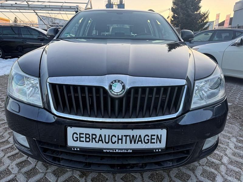 Gebraucht Skoda Octavia Elegance 105 PS (77 kW) 2010 Schwarz Kombi