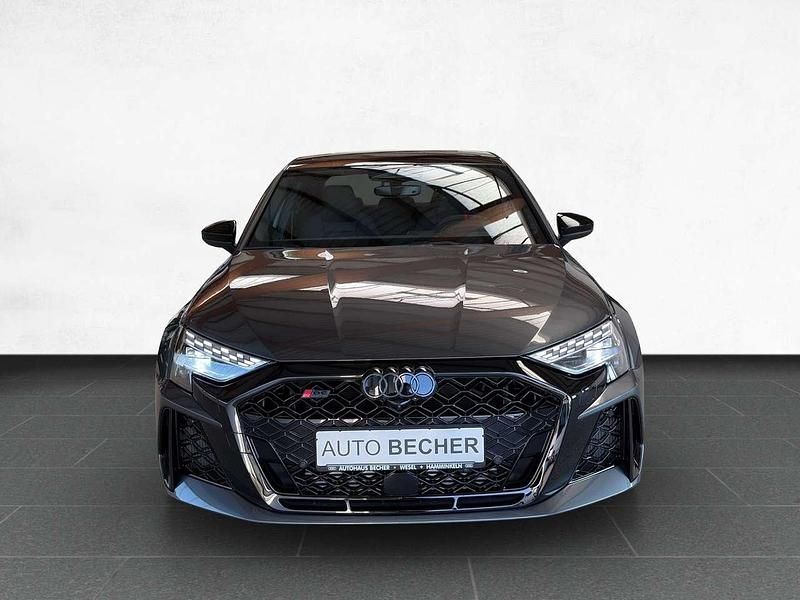 Neu Audi RS3 Ambiente 400 PS (294 kW) 2026 Grau Limousine