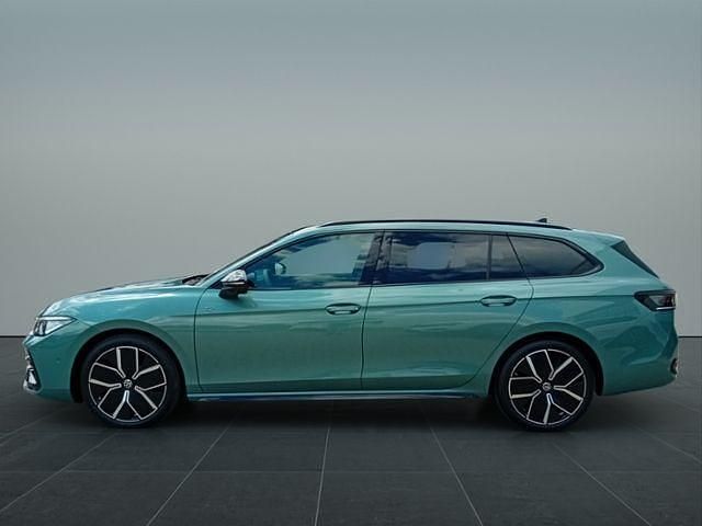 Gebraucht VW Passat R-line 265 PS (194 kW) 2024 Grün Kombi