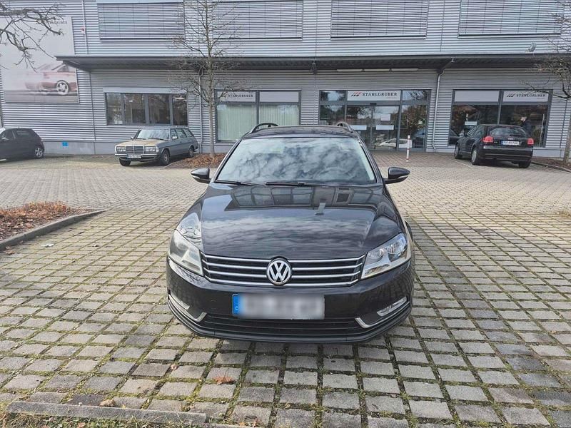 Schwarz Gebraucht 2011 VW Passat Comfortline Limousine | 3.500 € (Superpreis) - Bild 1/4
