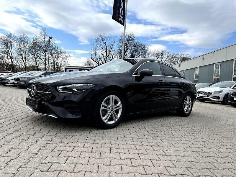 Gebraucht Mercedes CLA200 Progressive 150 PS (110 kW) 2023 Kosmosschwarz metlaiic Coupé
