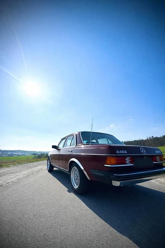 Gebraucht Mercedes 240 72 PS (52 kW) 1983 Braun Limousine