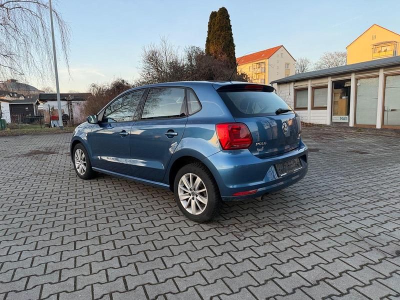 Gebraucht VW Polo 90 PS (66 kW) 2015 Blau Kleinwagen