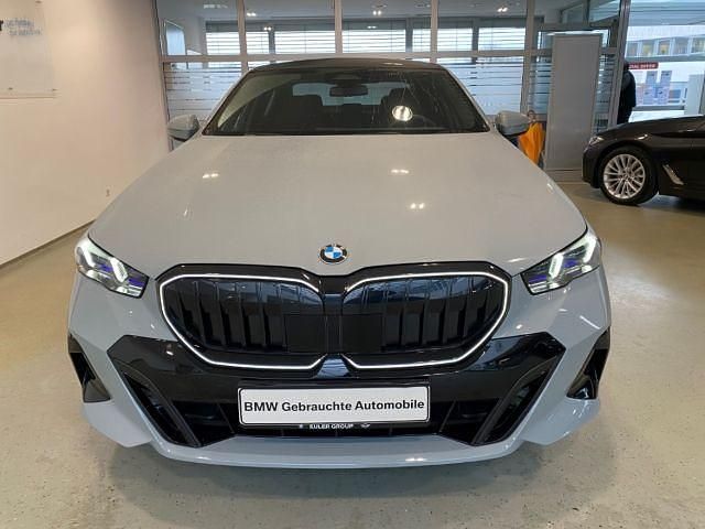 Gebraucht BMW 520 M Sport 190 PS (139 kW) 2025 Grau Limousine