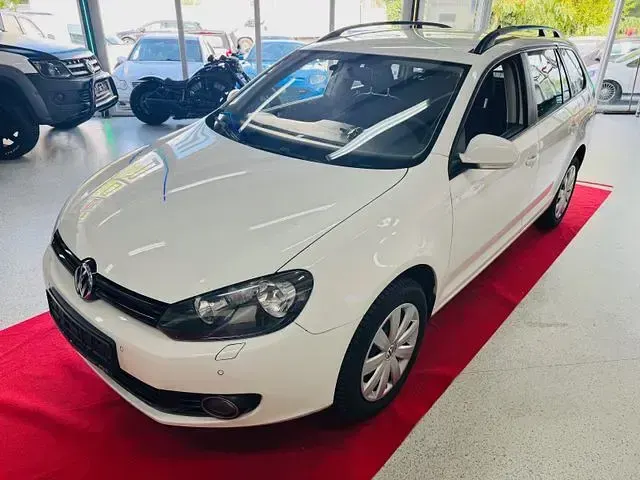 Gebraucht VW Golf VI Trendline 105 PS (77 kW) 2012 Weiß (candyweiß) Kombi