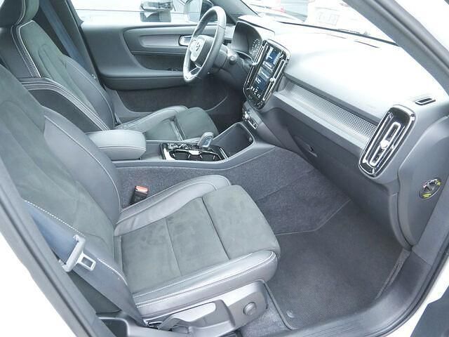 Gebraucht Volvo XC40 192 PS (141 kW) 2021 Weiss / crystal weiss (metallic) SUV