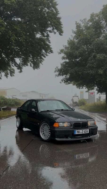 Schwarz Gebraucht 1997 BMW 320 Limousine | 2.800 € (Superpreis) - Bild 1/4