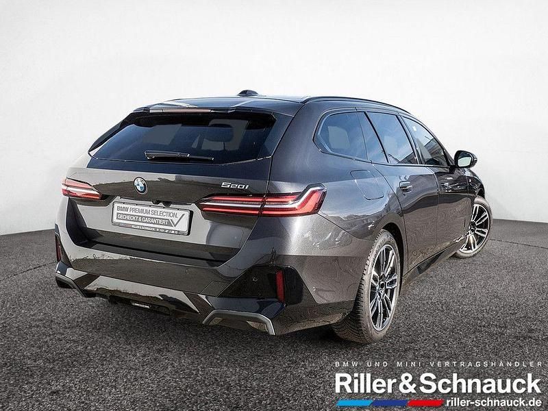 Gebraucht BMW 520 M Sport 190 PS (139 kW) 2025 Grau Kombi