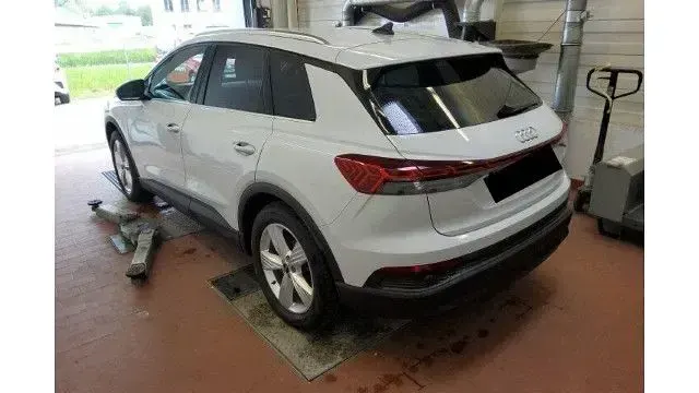 Używany Audi Q4 e-tron 150 kW (204 KM) 2023 Biały SUV