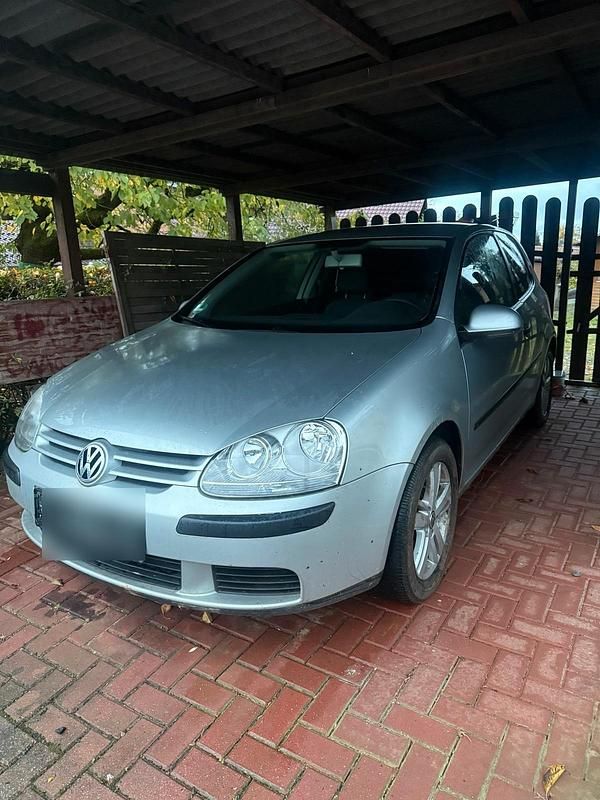Silber Gebraucht 2004 VW Golf V Kleinwagen | 1.000 € (Superpreis) - Bild 1/3