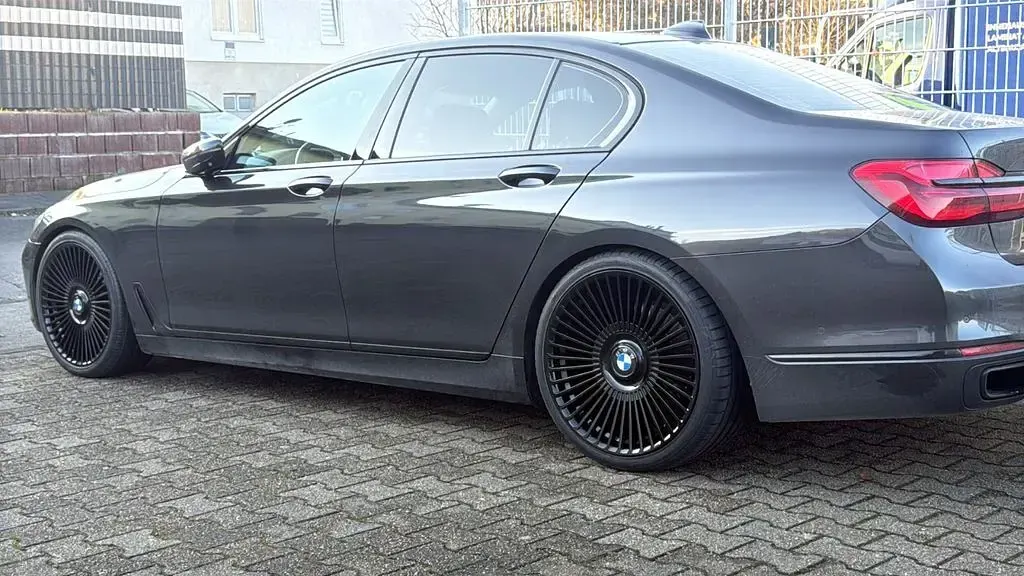 Gebraucht BMW 740 Performance 320 PS (235 kW) 2018 Schwarz Limousine