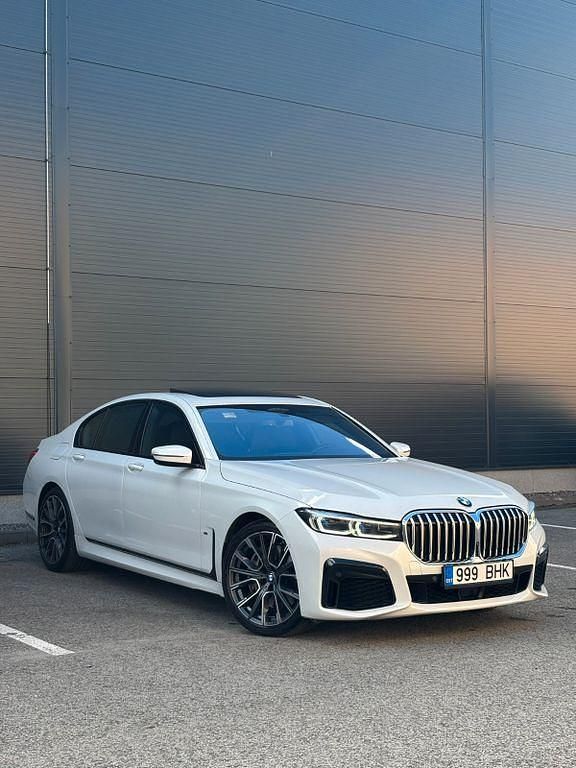 Weiß Gebraucht 2020 BMW 740 M Sport Limousine | 58.000 € (Teuer) - Bild 1/4