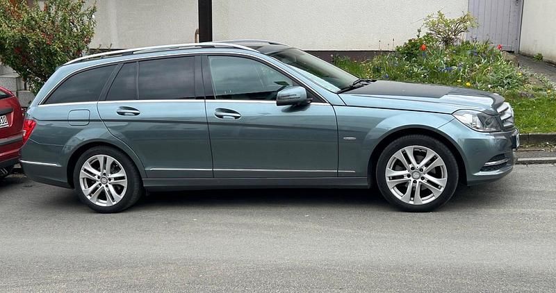Grau Gebraucht 2012 Mercedes C180 Kombi | 11.990 € - Bild 1/4