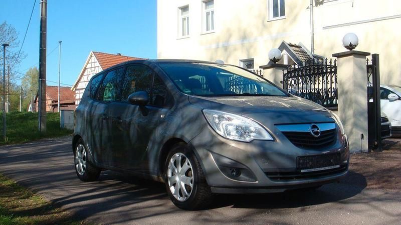 Grau Gebraucht 2011 Opel Meriva Edition Van / Kleinbus | 2.190 € (Fairer Preis) - Bild 1/4