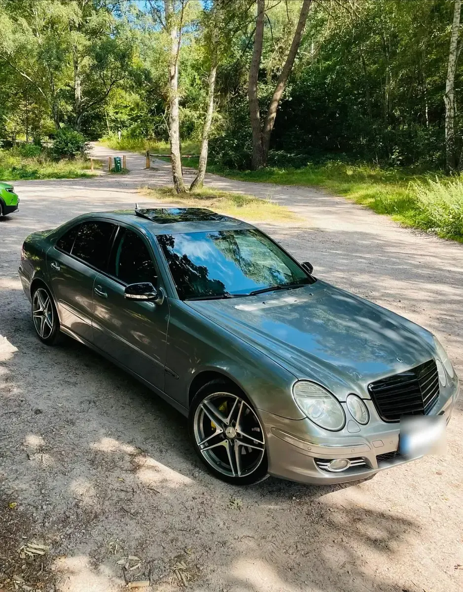 Gebraucht Mercedes E200 Avantgarde 300 PS (220 kW) 2009 Grau Limousine