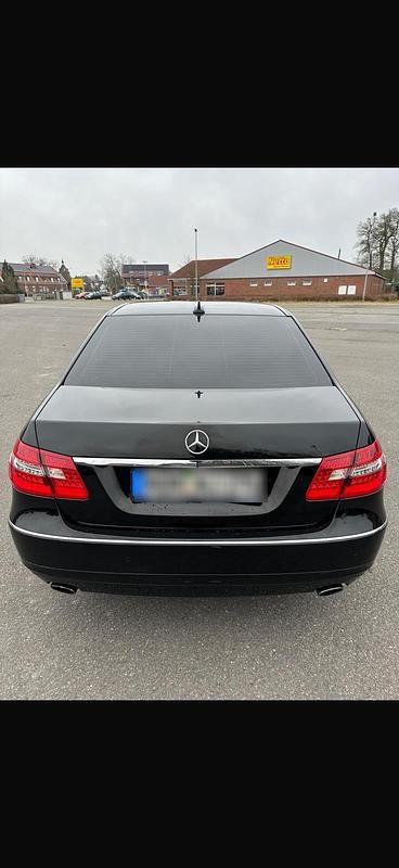 Gebraucht Mercedes E350 265 PS (194 kW) 2011 Schwarz Limousine