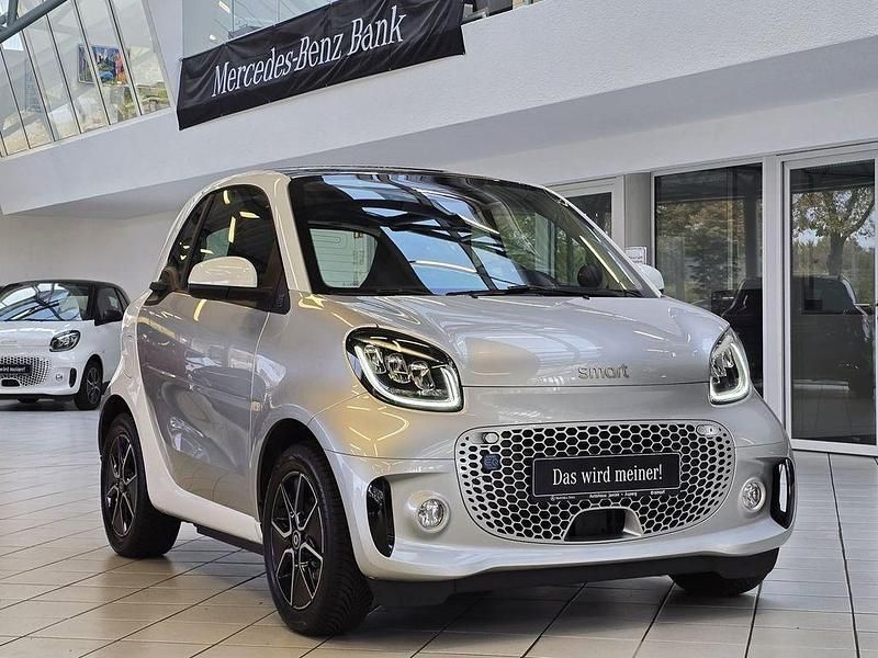 Silber Gebraucht 2022 Smart ForTwo Electric Drive Passion Coupé | 13.850 € (Fairer Preis) - Bild 1/4