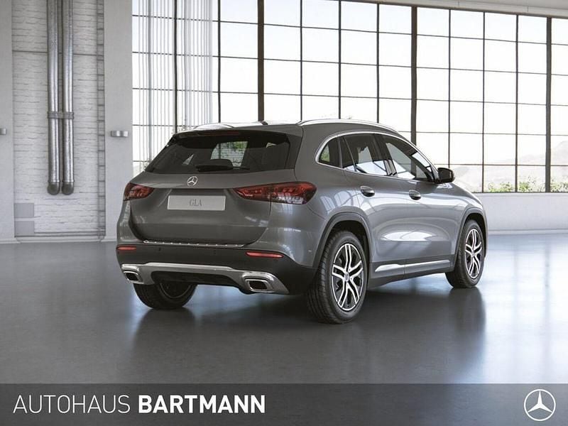 Gebraucht Mercedes GLA180 Progressive 136 PS (100 kW) 2022 Grau SUV