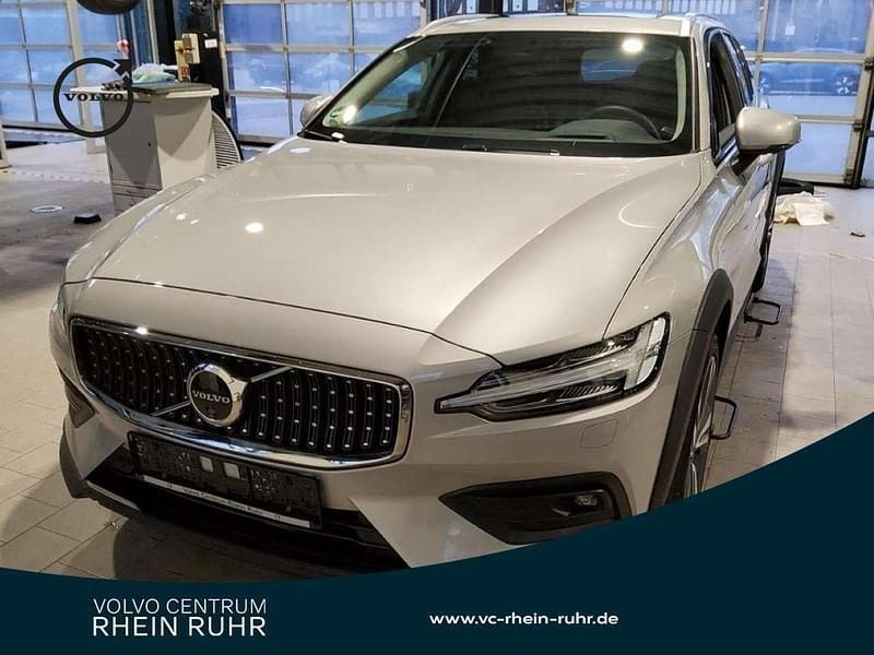 Silber Gebraucht 2023 Volvo V60 CC Ultimate Kombi | 39.980 € (Fairer Preis) - Bild 1/2