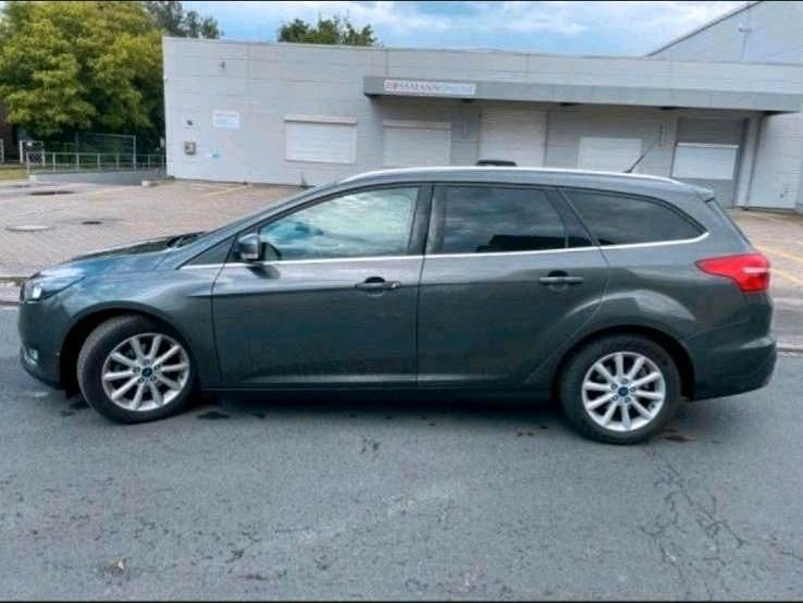 Grau Gebraucht 2017 Ford Focus Titanium Kombi | 7.000 € (Fairer Preis) - Bild 1/4