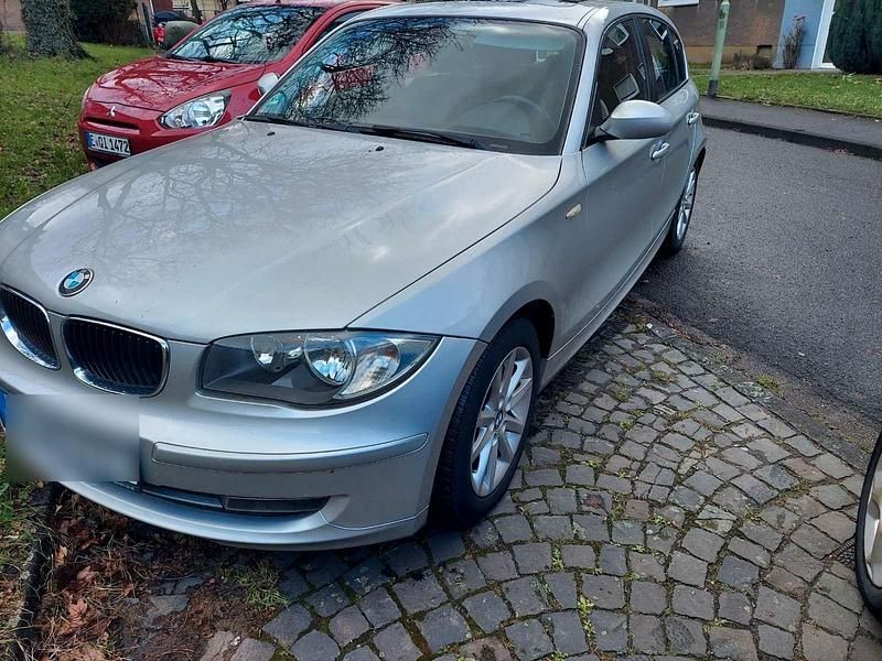 Silber Gebraucht 2009 BMW 116 Kleinwagen | 5.150 € (Fairer Preis) - Bild 1/4