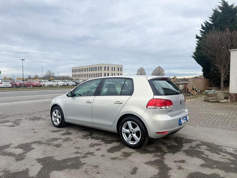 Gebraucht VW Golf VI 90 PS (66 kW) 2010 Silber Kleinwagen