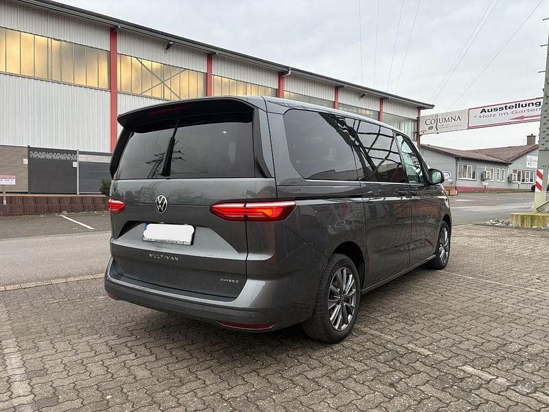 Gebraucht VW Multivan 218 PS (160 kW) 2023 Grau Van