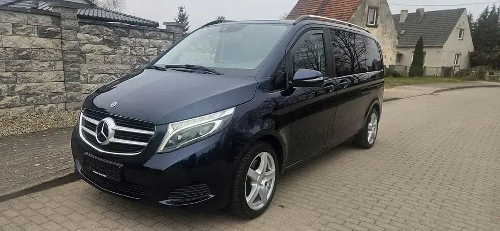 Gebraucht Mercedes V220 Edition 163 PS (119 kW) 2017 Blau Van / Kleinbus