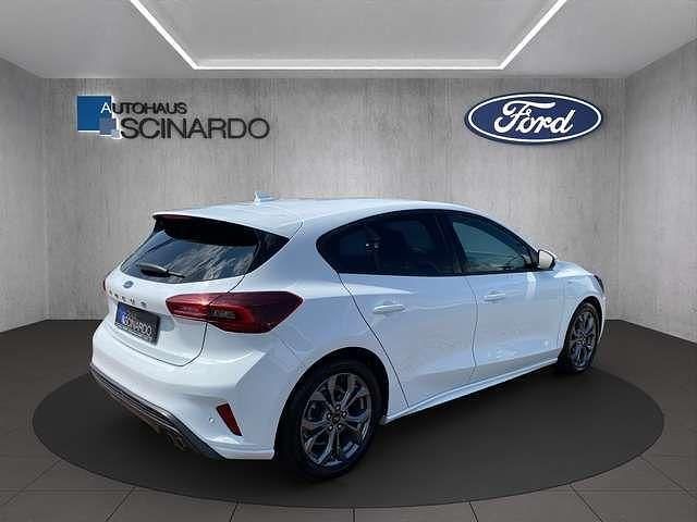 Gebraucht Ford Focus ST-Line X 155 PS (114 kW) 2024 Frostweiss Limousine