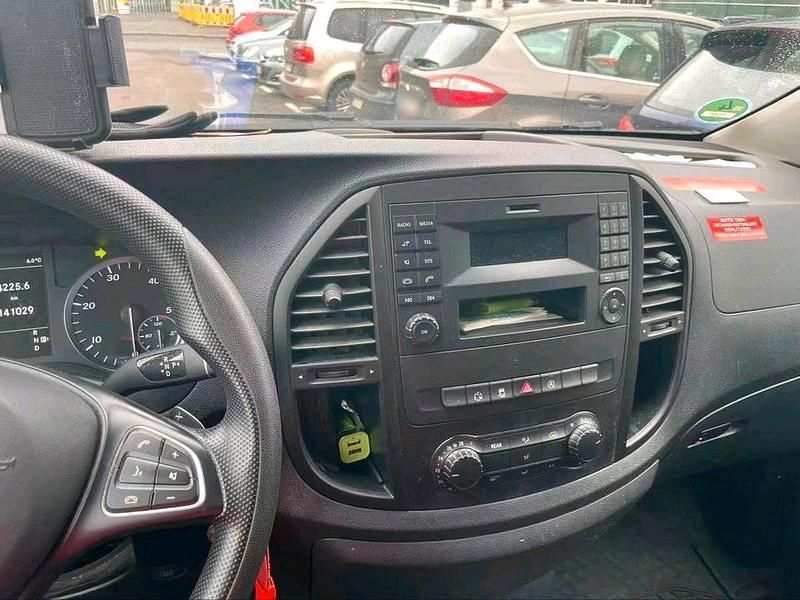 Gebraucht Mercedes Vito 163 PS (119 kW) 2018 Beige Van