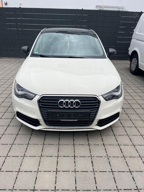 Weiß Gebraucht 2010 Audi A1 Kleinwagen | 4.800 € (Guter Preis) - Bild 1/4