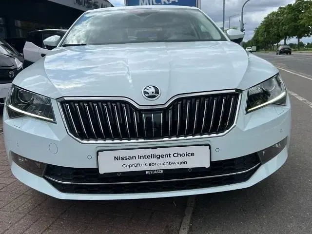 Gebraucht Skoda Superb Style 179 PS (131 kW) 2017 Laserweiss Limousine