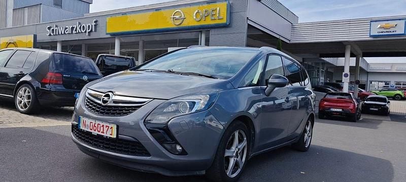 Grau Gebraucht 2016 Opel Zafira Innovation Van / Kleinbus | 4.900 € (Guter Preis) - Bild 1/4