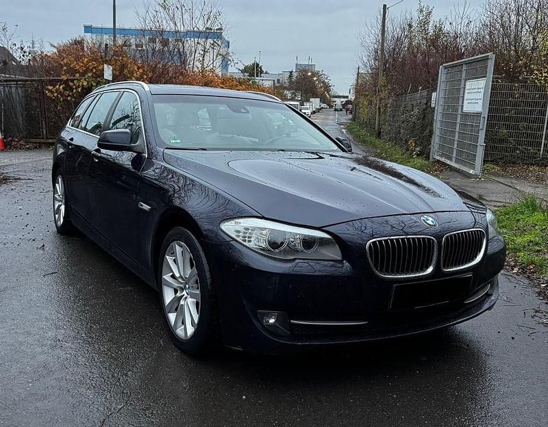 Blau Gebraucht 2013 BMW 520 Kombi | 8.390 € (Superpreis) - Bild 1/4