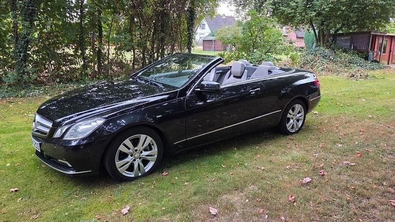Schwarz Gebraucht 2010 Mercedes E200 Avantgarde Cabrio | 12.900 € (Fairer Preis) - Bild 1/4