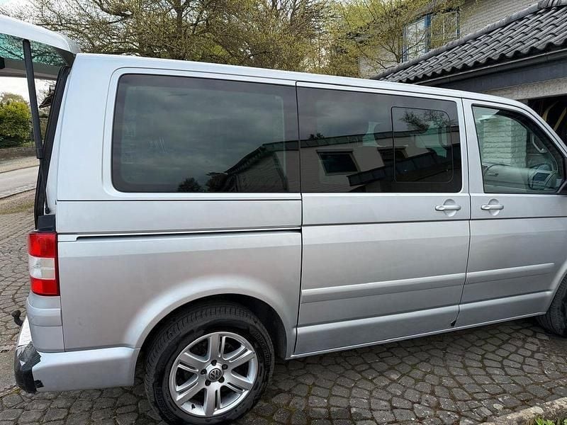 Second-hand VW Multivan Highline 174 CP (127 kW) 2007 Argintiu Monovolum