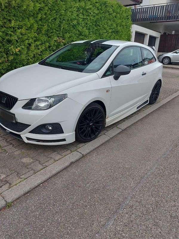 Weiß Gebraucht 2010 Seat Ibiza Kleinwagen | 3.700 € - Bild 1/4