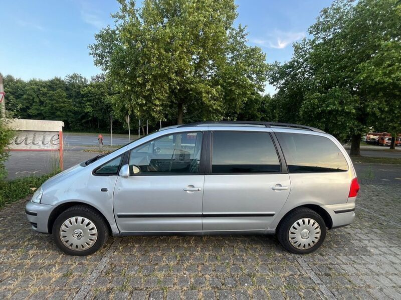 Grau Gebraucht 2005 VW Sharan Comfortline Van / Kleinbus | 1.600 € (Fairer Preis) - Bild 1/4