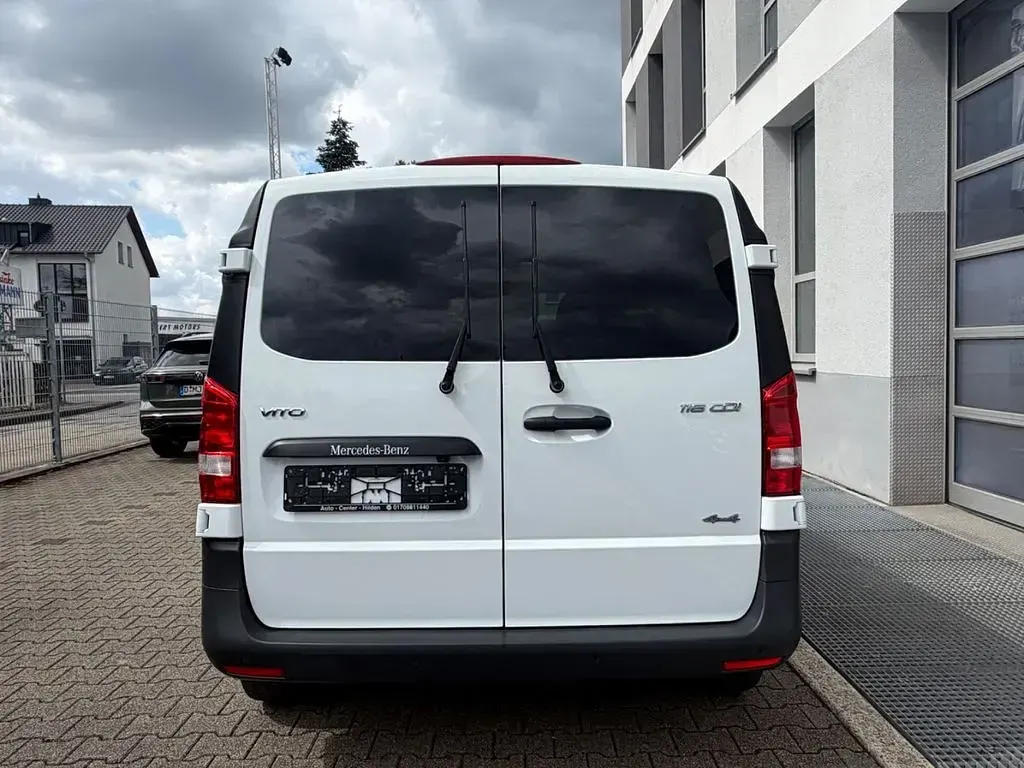 Gebraucht Mercedes Vito 163 PS (119 kW) 2023 Weiß Van