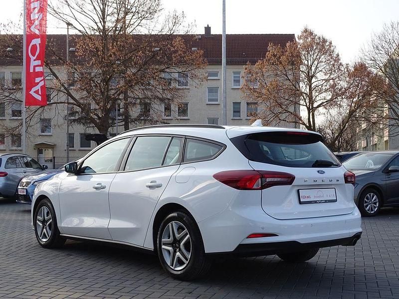 Gebraucht Ford Focus Cool & Connect 120 PS (88 kW) 2022 Weiß Limousine